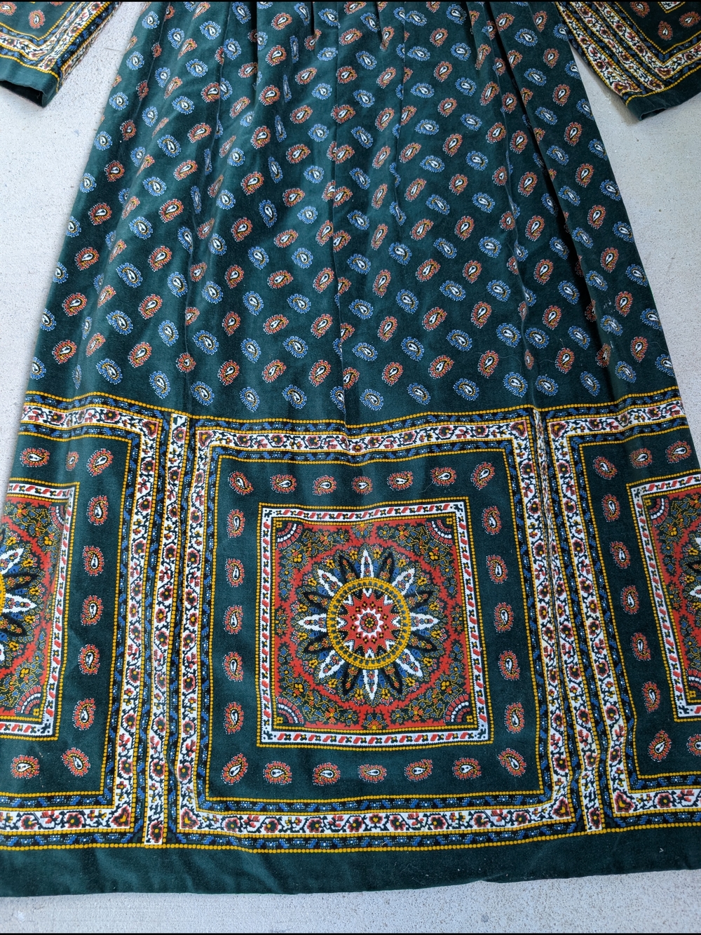 Bohemian Hippie Vintage 70s Calderon Velour Velvet Green Printed Maxi Dress - Picture 3 of 8